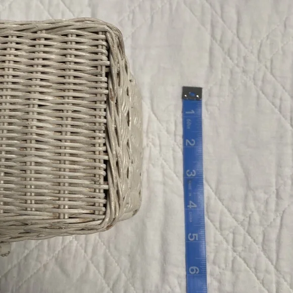 Cottage core wicker basket purse - Picture 4 of 5